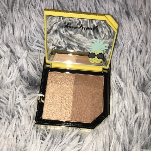 Too Faced Pineapple Paradise Highlighter & bronzer - Picture 2 of 8